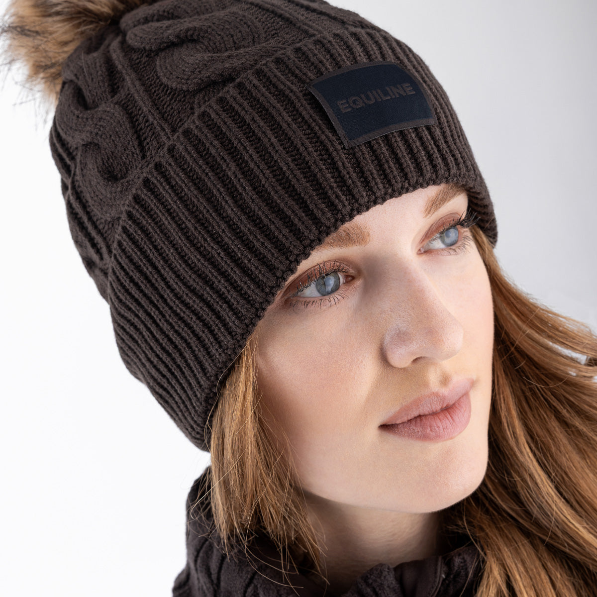 Equiline Muts met Pompon Eqgat Coffee Bean