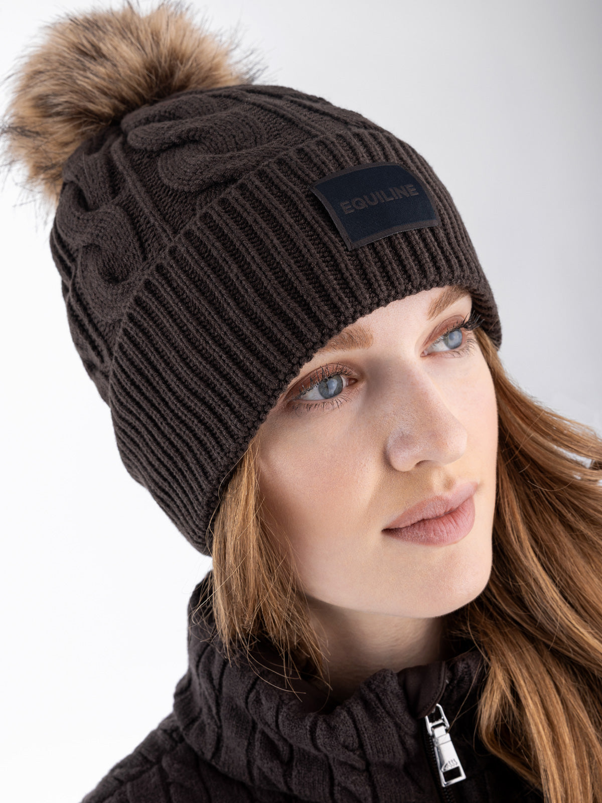 Equiline Muts met Pompon Eqgat Coffee Bean